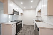 2BR, 2BA - 850SF - Kitchen - Cactus Grove Apartments
