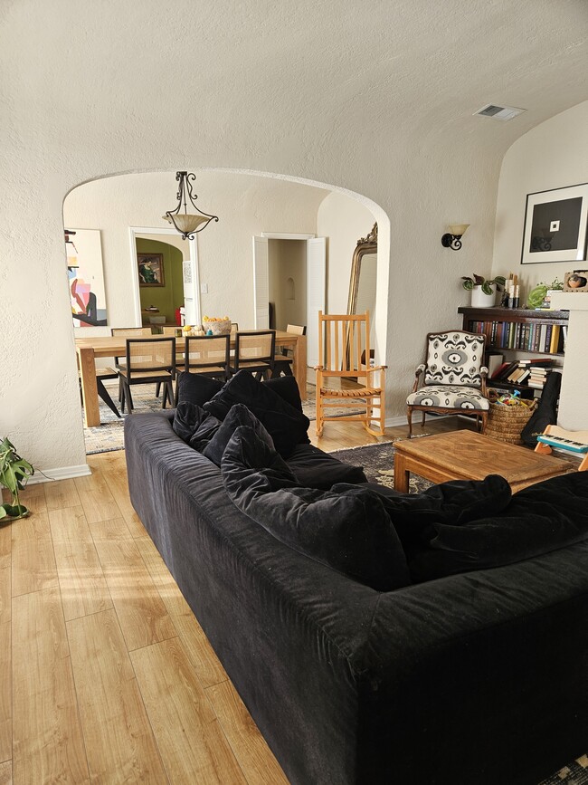 Photo - 533 N Gardner St