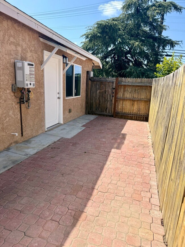 Photo - 14643 Chatsworth St