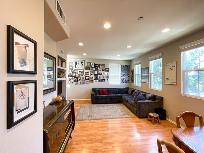 Photo - 710 S San Fernando Blvd