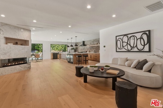 Photo - 3721 Woodcliff Rd