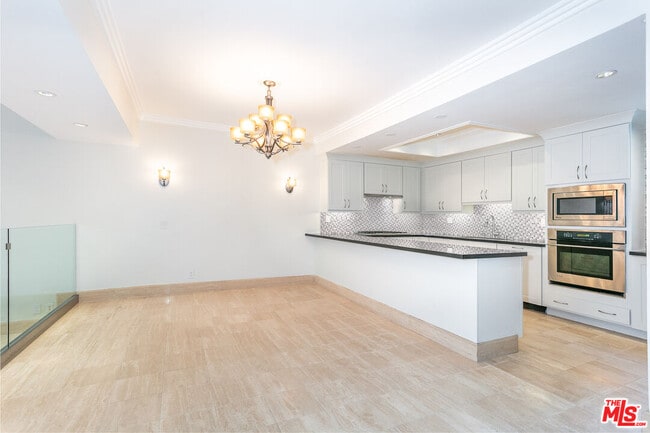 Photo - 9323 Burton Wy Unit A