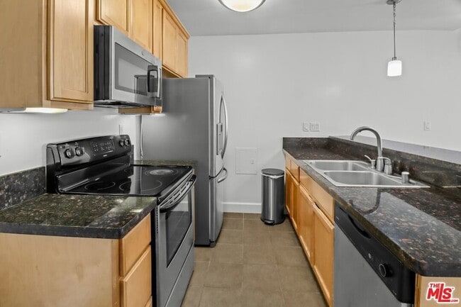 Photo - 10982 Roebling Ave