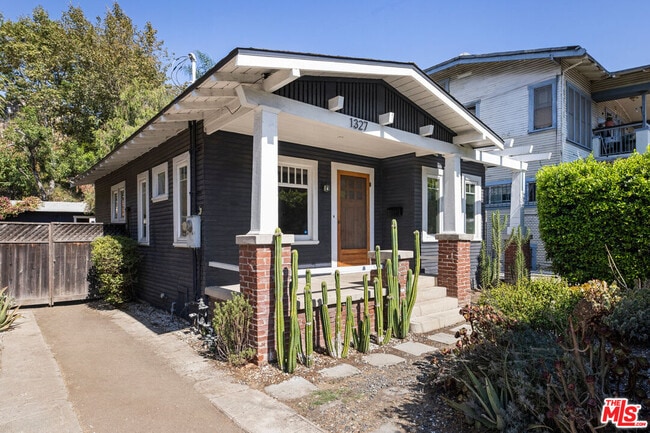Building Photo - 1327 Portia St Rental