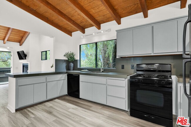 Photo - 2039 Tuna Canyon Rd