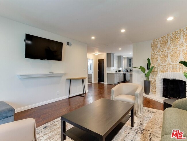 Building Photo - 23109 Mariano St Rental