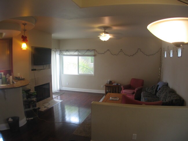 Photo - 5938 Riley St