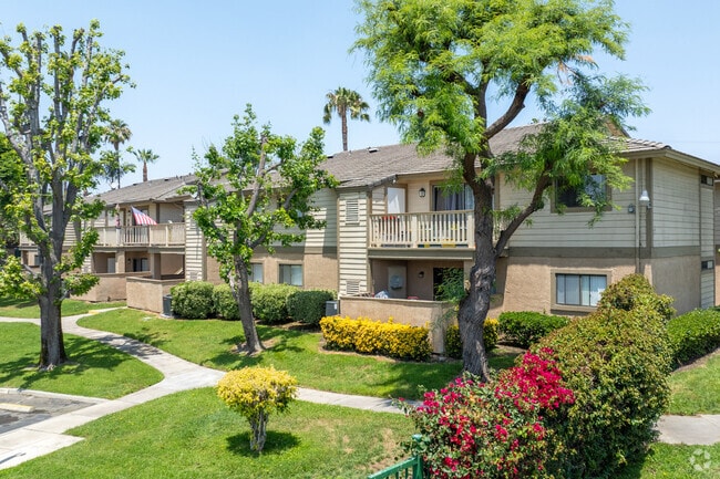 AMBERWOOD APARTMENTS - AMBERWOOD APARTMENTS