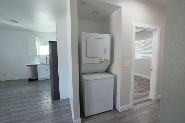 Photo - 3927 Wisconsin Unit 3921