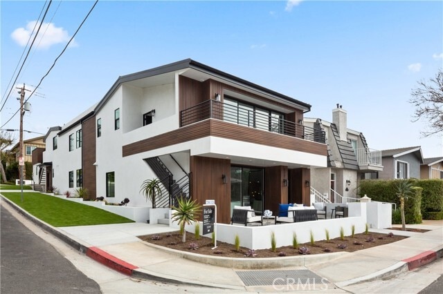 Photo - 520 Iris Ave