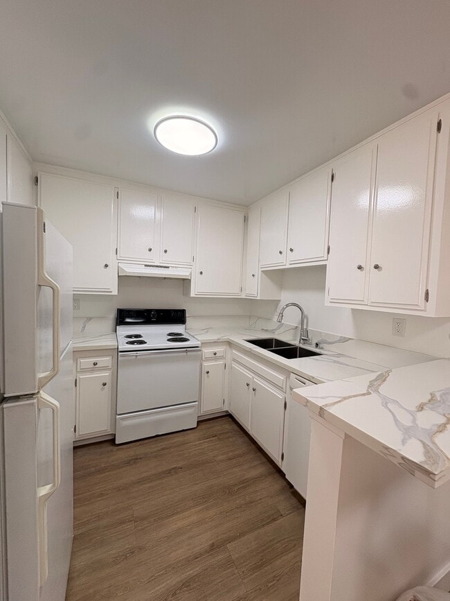 Photo - 1825 N Gramercy Pl Unit 203