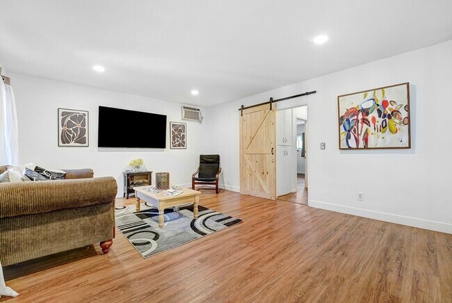 Photo - 5232 Corteen Pl Unit 7