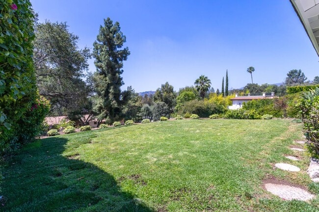Photo - 555 Paulette Pl