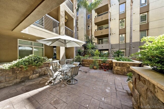 Building Photo - Stylish 3-Bedroom Ground Floor Unit 2213