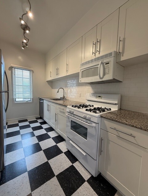 Apartment D - 532 Pier Ave Apartments Unit #D