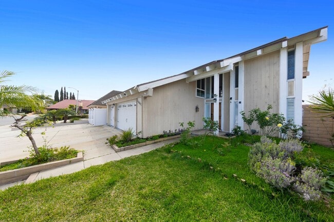 Photo - Gorgeous Cul-De-Sac Huntington Beach Home — Biking Distance to the Beach!