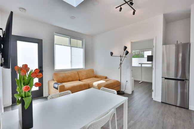 Building Photo - 5019 Hawley Blvd