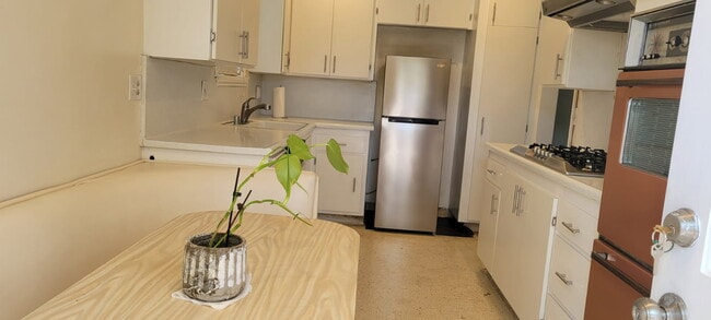 Kitchen - 6851 Wilbur Ave