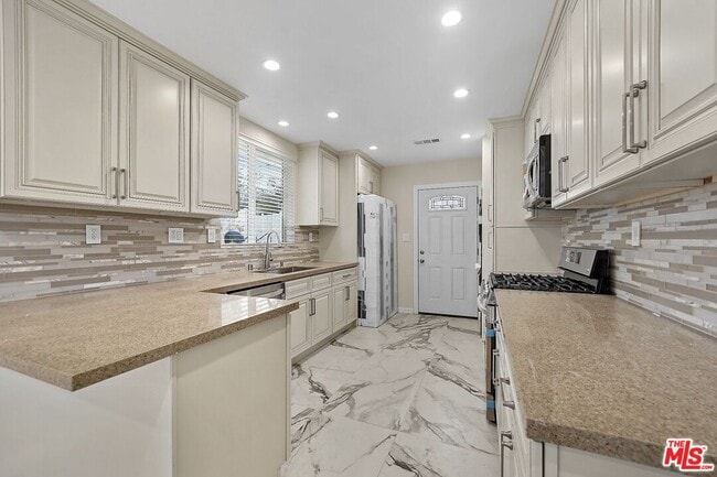 Photo - 1852 Holmby Ave