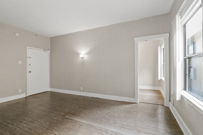 Photo - 3621 S Pacific Ave Unit 6