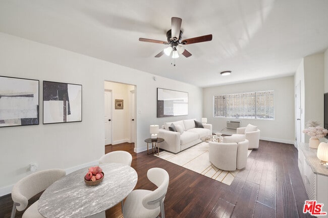 Photo - 5390 Romaine St