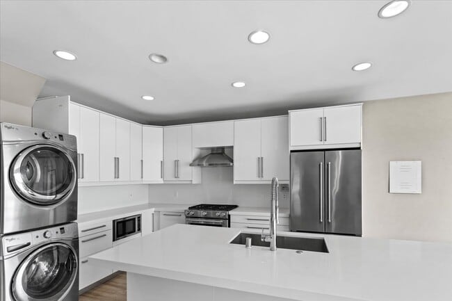 Photo - 6955 Trolleyway Unit B