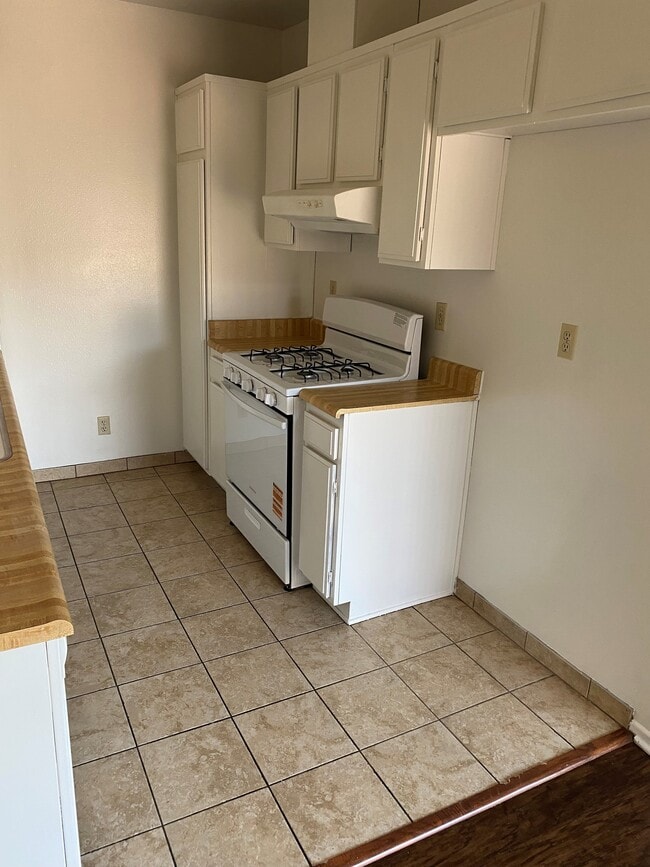 Building Photo - 6134 Woodman Ave