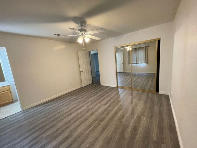 Photo - Charming Three Bedrooms, 2 Bathrooms Home In Apple Valley, Fully Fenced & Cross Fenced,