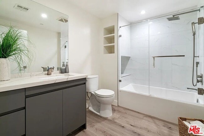 Photo - 846 S Mariposa Ave Unit 203