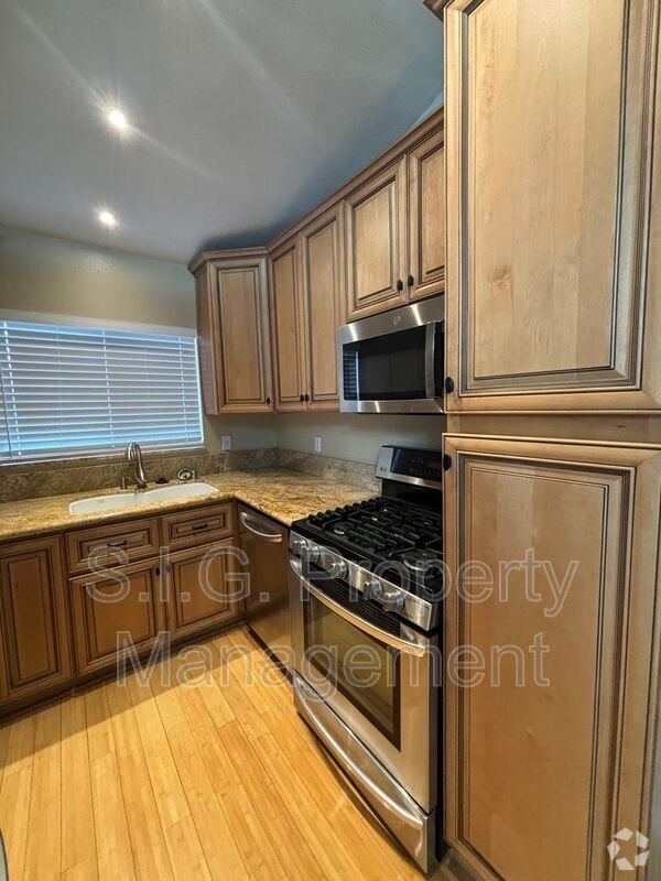 Building Photo - 11377 Osborne Pl Unit #27 Rental