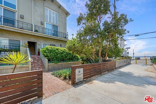 Building Photo - 20 1/2 Northstar St Rental
