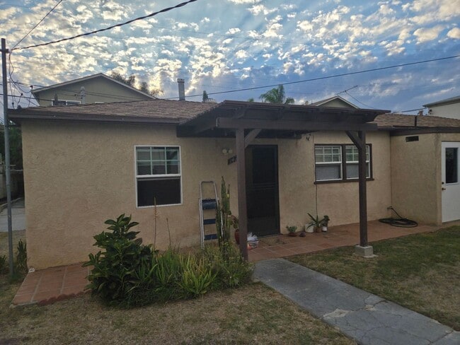 Building Photo - 3424-28 Del Rey St Unit 3426 - 1