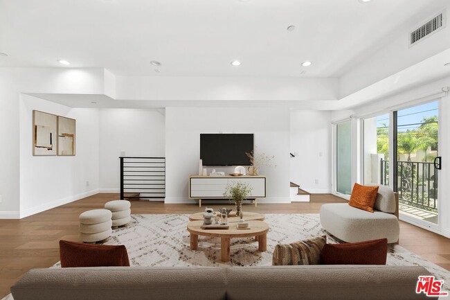 Photo - 7365 Waring Ave