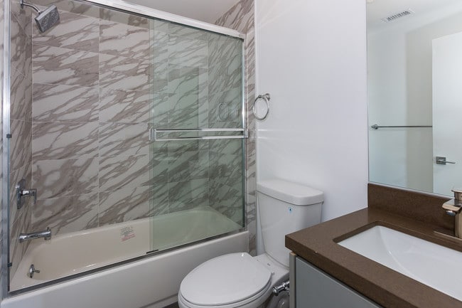 Photo - 11828 Runnymede St