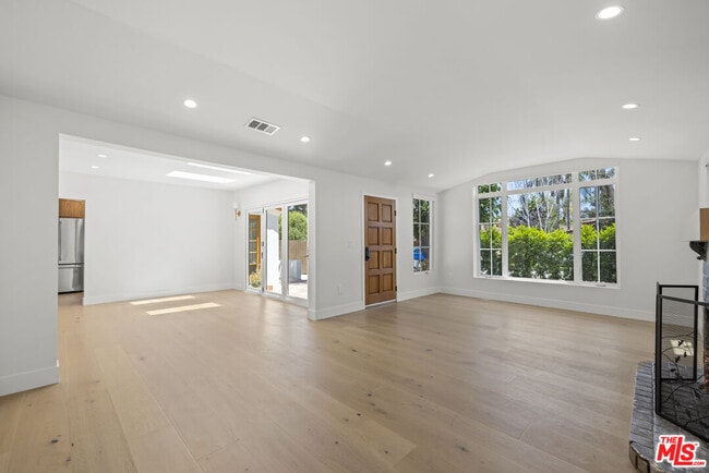 Photo - 11151 Hortense St