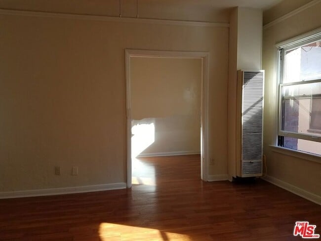 Photo - 607 S Dunsmuir Ave