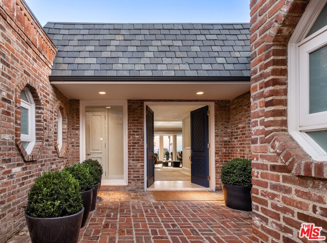 Photo - 520 Stonewood Dr