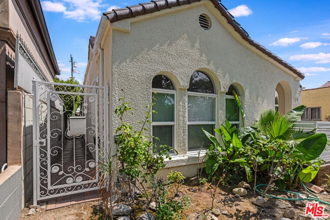 Building Photo - 124 S Almont Dr Rental