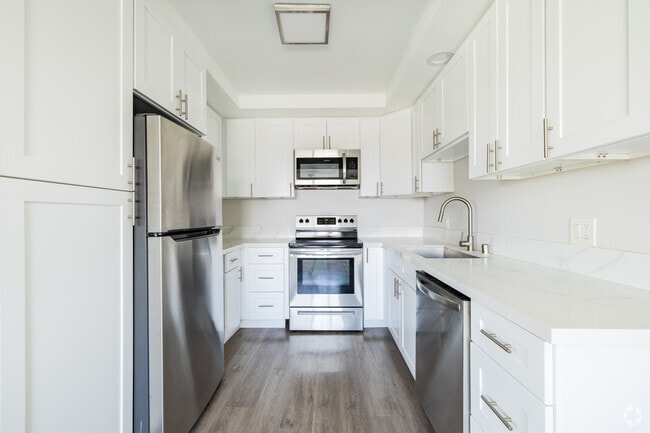 Interior Photo - Martel Royale