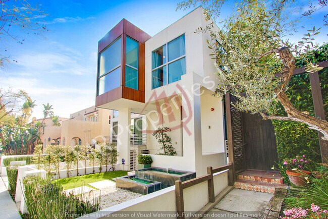 Photo - Beautiful Studio near Melrose - This is the Place to be. Unit 1