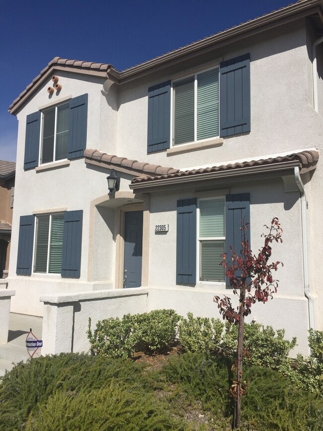 Two Story Townhome - Moreno Valley - Two Story Townhome - Moreno Valley