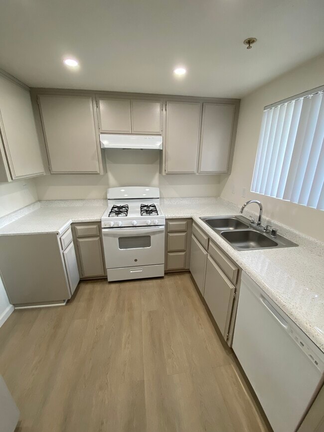 Photo - Cottonwood Apartments