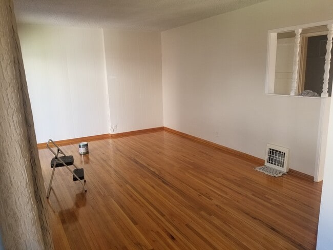 Building Photo - 729 E Providencia Ave Unit #B
