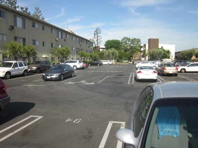 Photo - Oak Tree Apartments