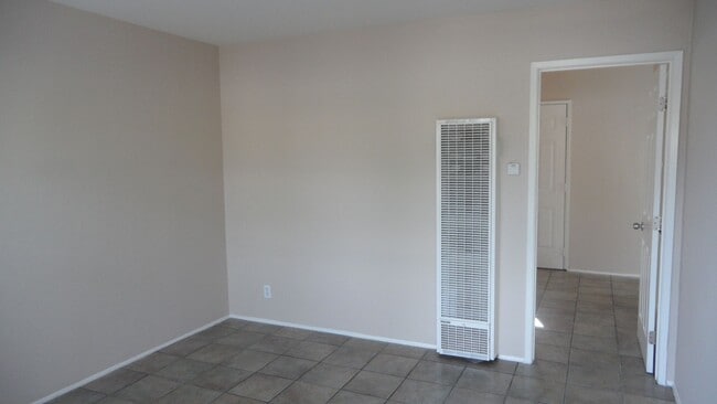 Photo - Parton 1521-1527 Unit 1523