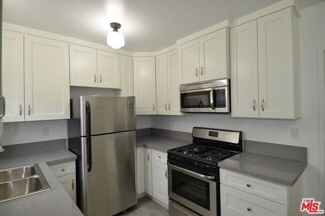 Photo - 6120 Overhill Dr Unit 6120