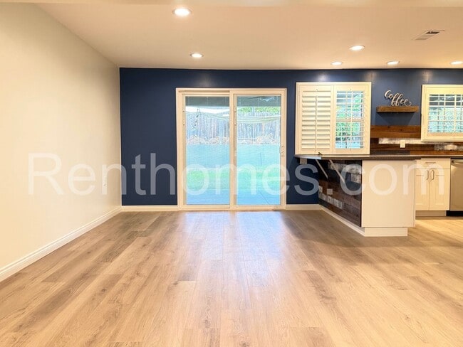 Photo - 13710 Utopia Rd