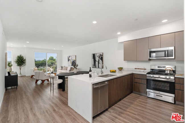 Photo - 6144 Whitsett Ave Unit 403