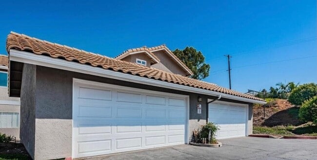 Photo - 1370 Palomar Pl