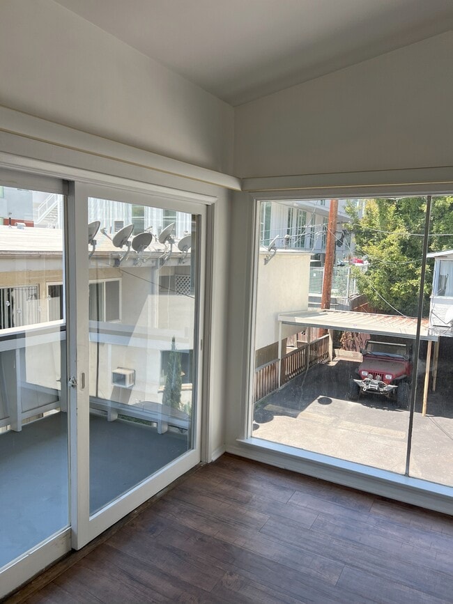 Photo - 1147 Hacienda Pl